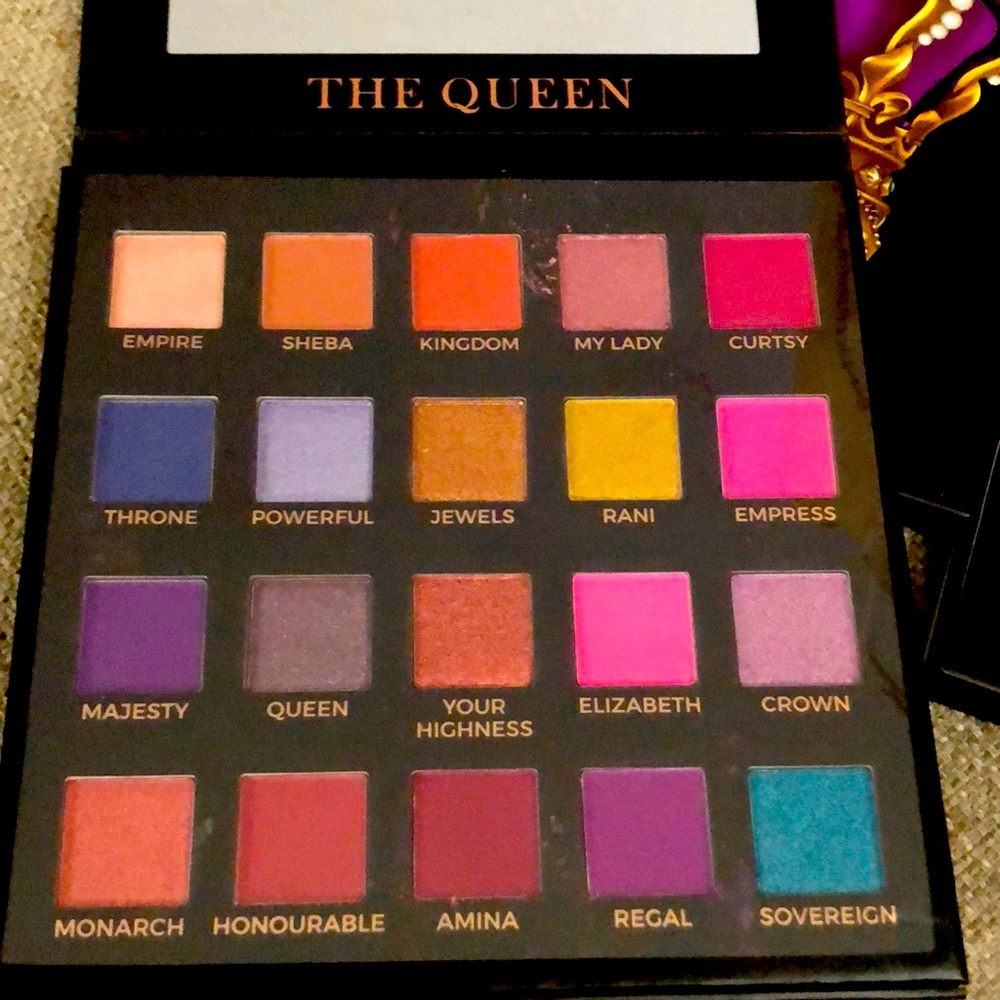 The Eloise eyeshadow palette